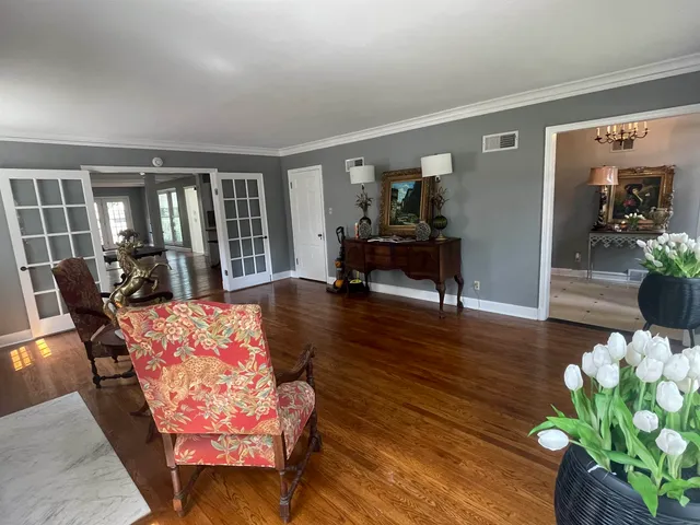 $2,800 | 3652 Poplar Avenue, Memphis, TN 38111