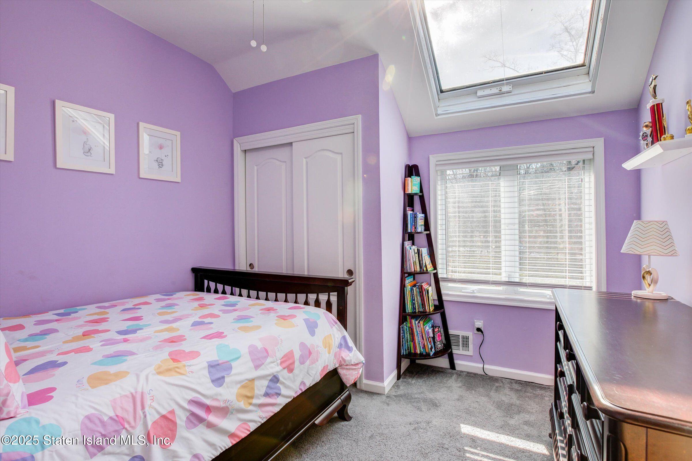 25 Gwenn Loop Staten Island, NY 10314 - Photo 19 of 32 a bedroom with a bed and a window