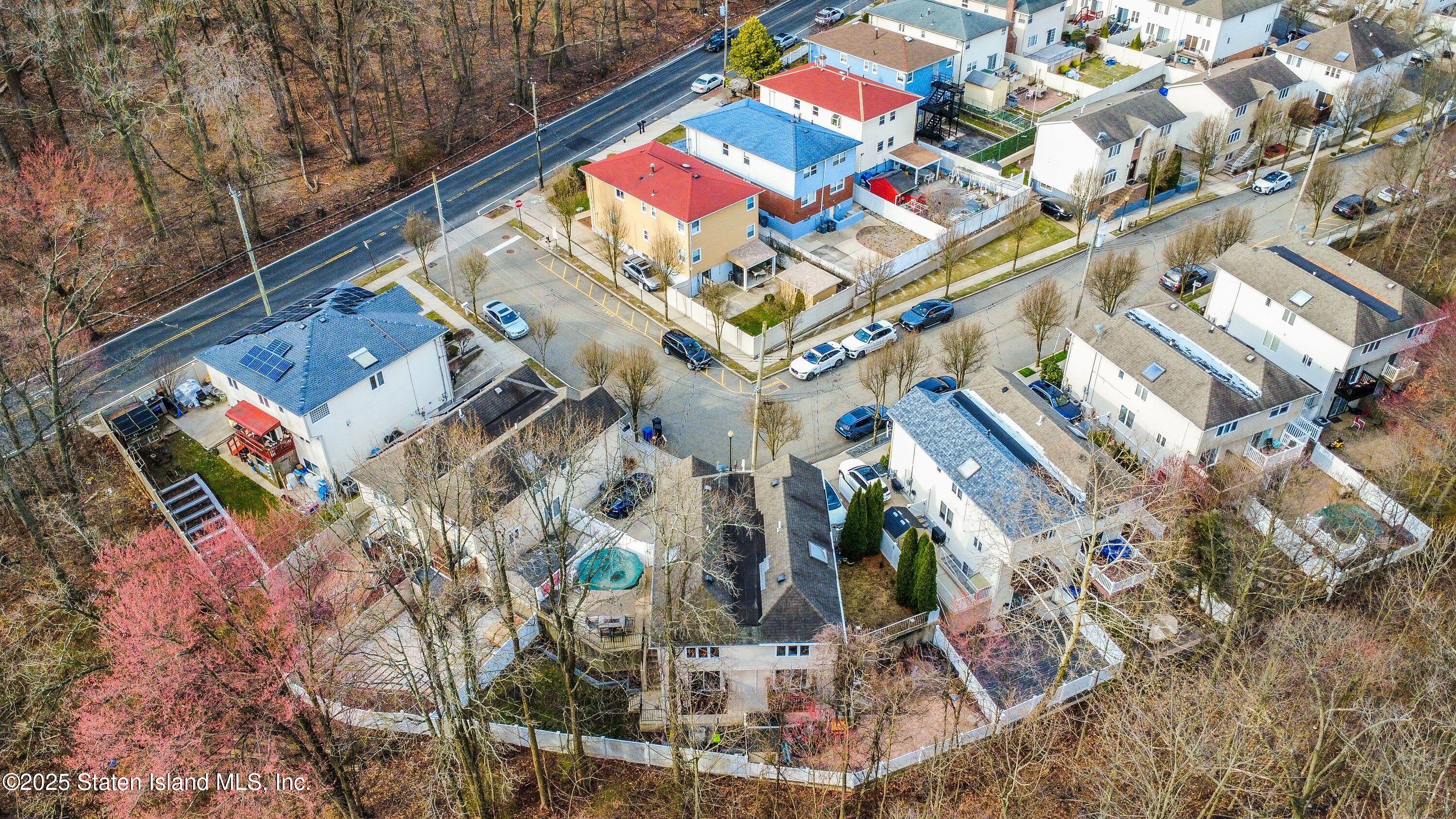 25 Gwenn Loop Staten Island, NY 10314 - Photo 30 of 32 a view of a backyard