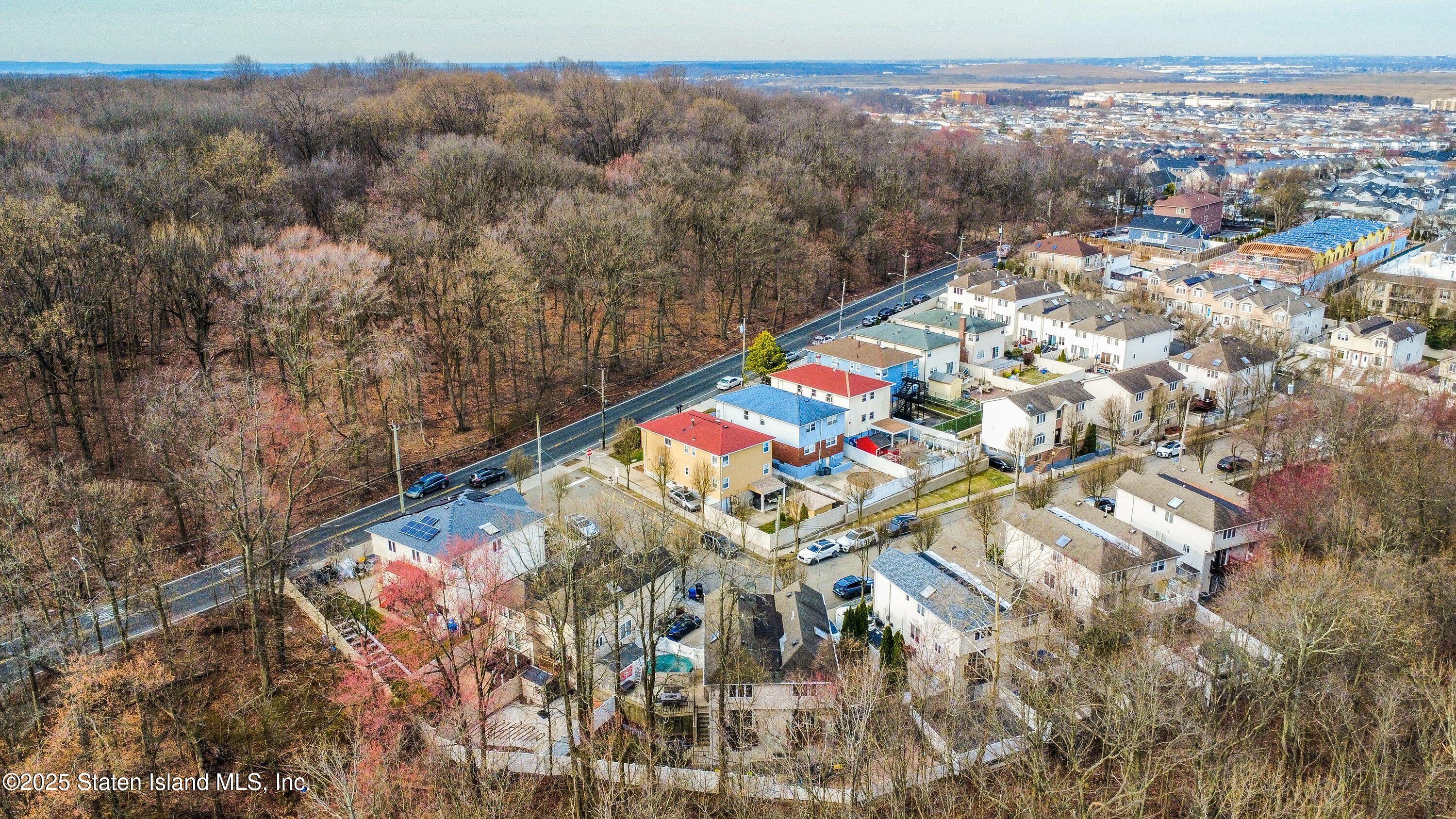 25 Gwenn Loop Staten Island, NY 10314 - Photo 31 of 32 view of city from balcony