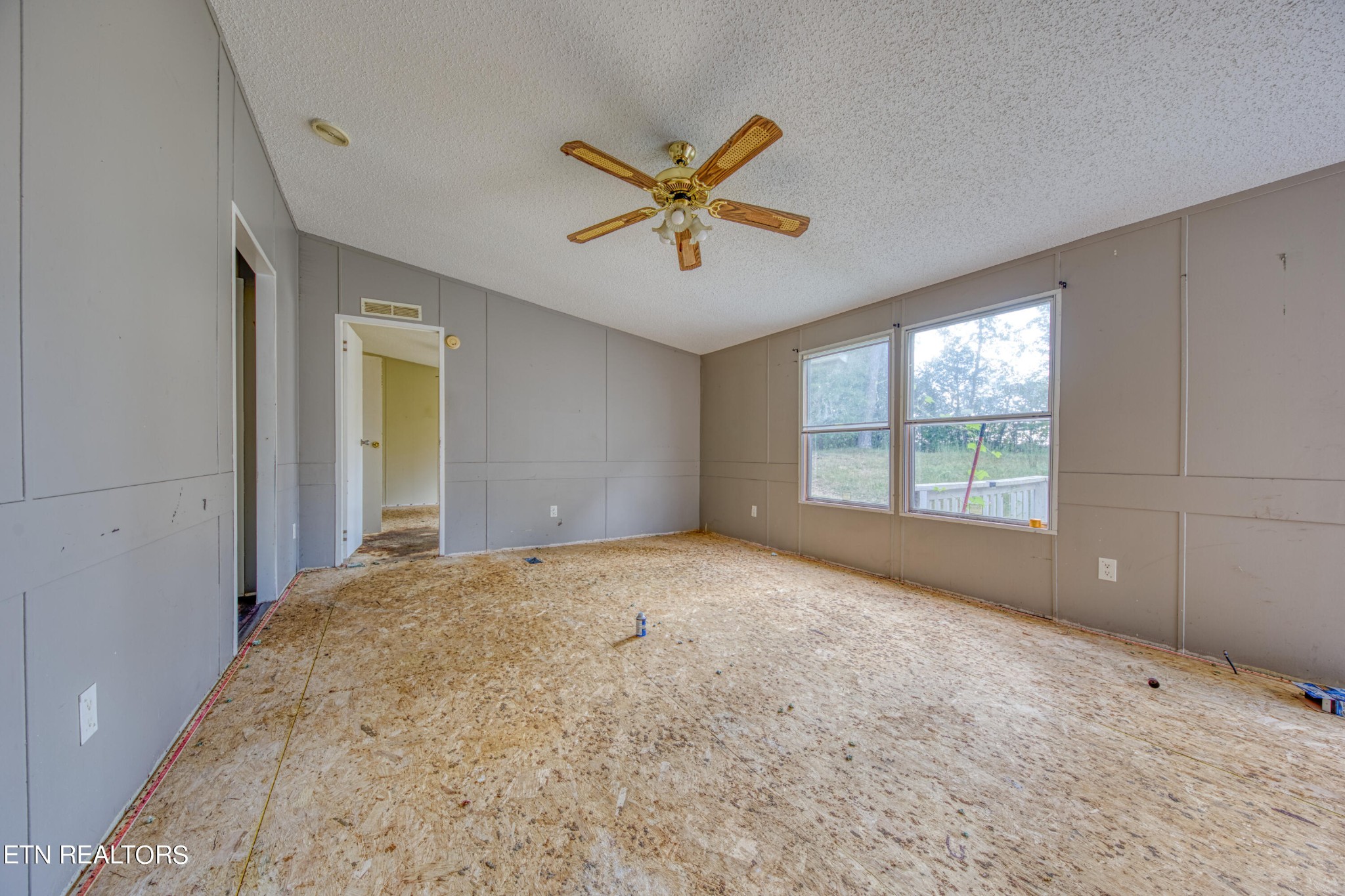 8504 Childress Road Powell, TN 37849 - Photo 5 of 15 a view of a livingroom with a ceiling fan and window