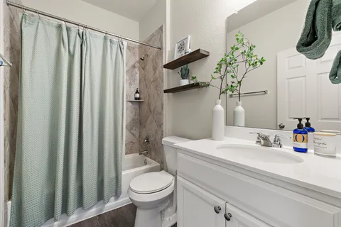 $385,000 | 241 La Dera Drive, Liberty Hill, TX 78642