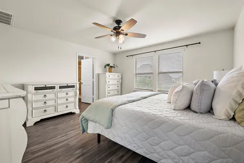 $385,000 | 241 La Dera Drive, Liberty Hill, TX 78642