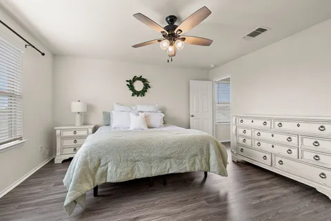 $385,000 | 241 La Dera Drive, Liberty Hill, TX 78642