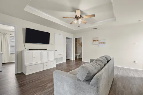 $385,000 | 241 La Dera Drive, Liberty Hill, TX 78642