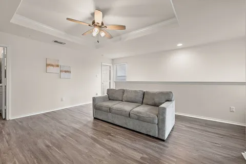 $385,000 | 241 La Dera Drive, Liberty Hill, TX 78642