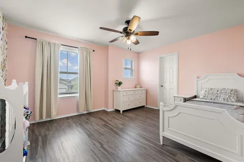 $385,000 | 241 La Dera Drive, Liberty Hill, TX 78642