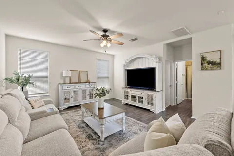 $385,000 | 241 La Dera Drive, Liberty Hill, TX 78642