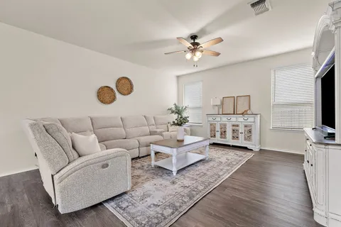 $385,000 | 241 La Dera Drive, Liberty Hill, TX 78642