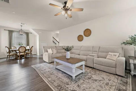 $385,000 | 241 La Dera Drive, Liberty Hill, TX 78642