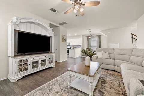$385,000 | 241 La Dera Drive, Liberty Hill, TX 78642
