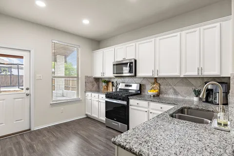 $385,000 | 241 La Dera Drive, Liberty Hill, TX 78642