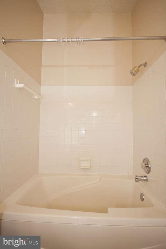 207 Carolstowne Road Reisterstown, MD 21136 - Photo 23 of 28 Bath (Master)