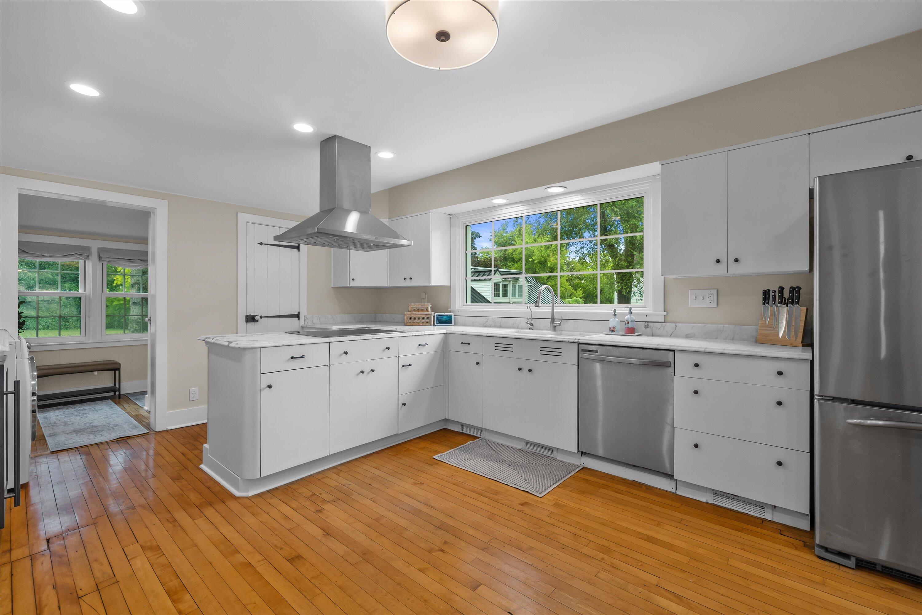 12112 North Wauwatosa Road Mequon, WI 53092 - Photo 22 of 72 Kitchen