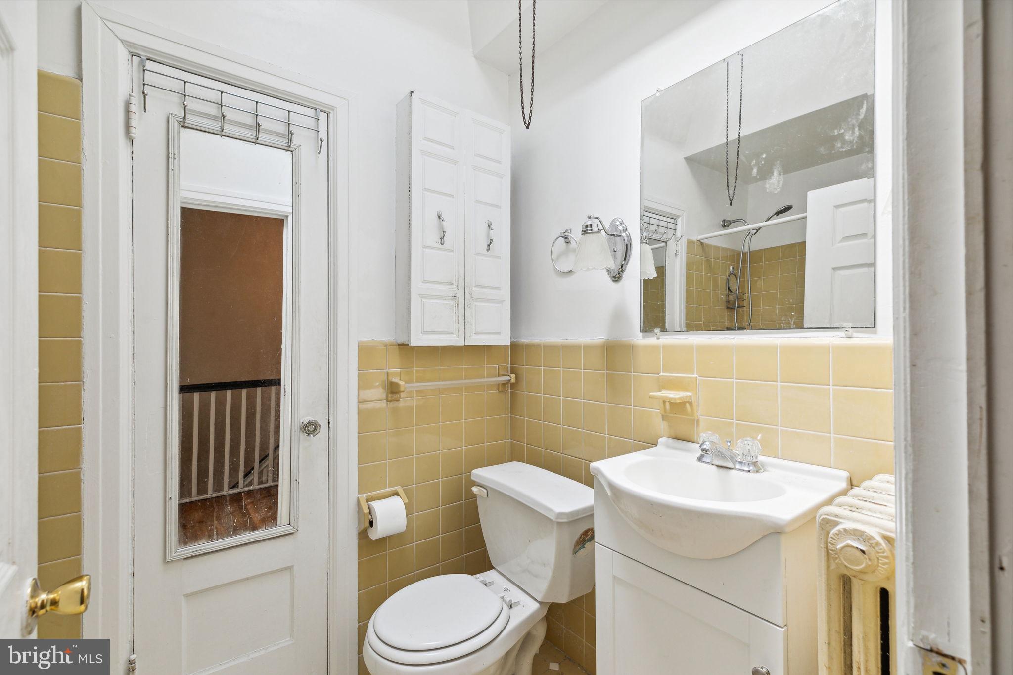 327 Avon Road Upper Darby, PA 19082 - Photo 15 of 29