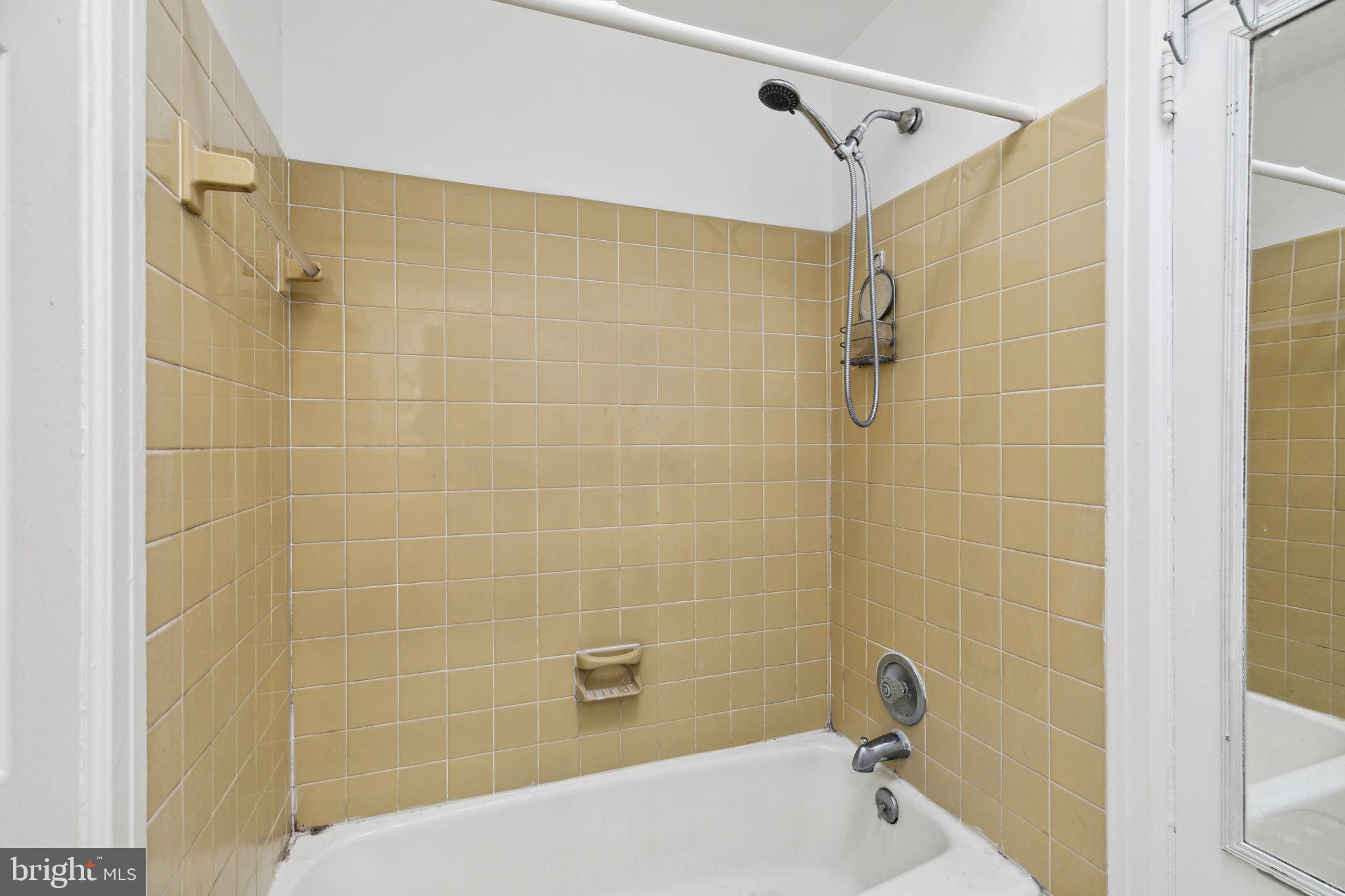 327 Avon Road Upper Darby, PA 19082 - Photo 16 of 29