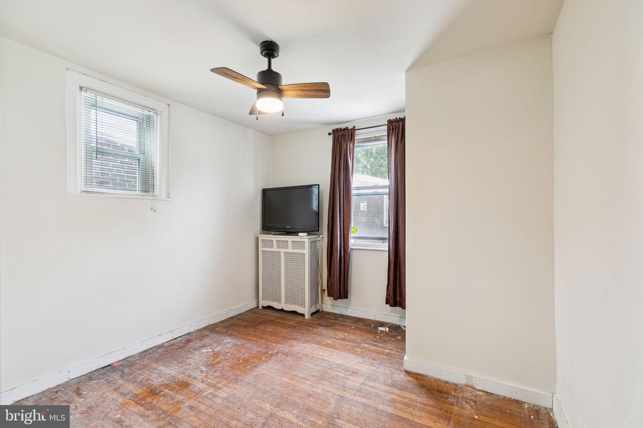 327 Avon Road Upper Darby, PA 19082 - Photo 17 of 29