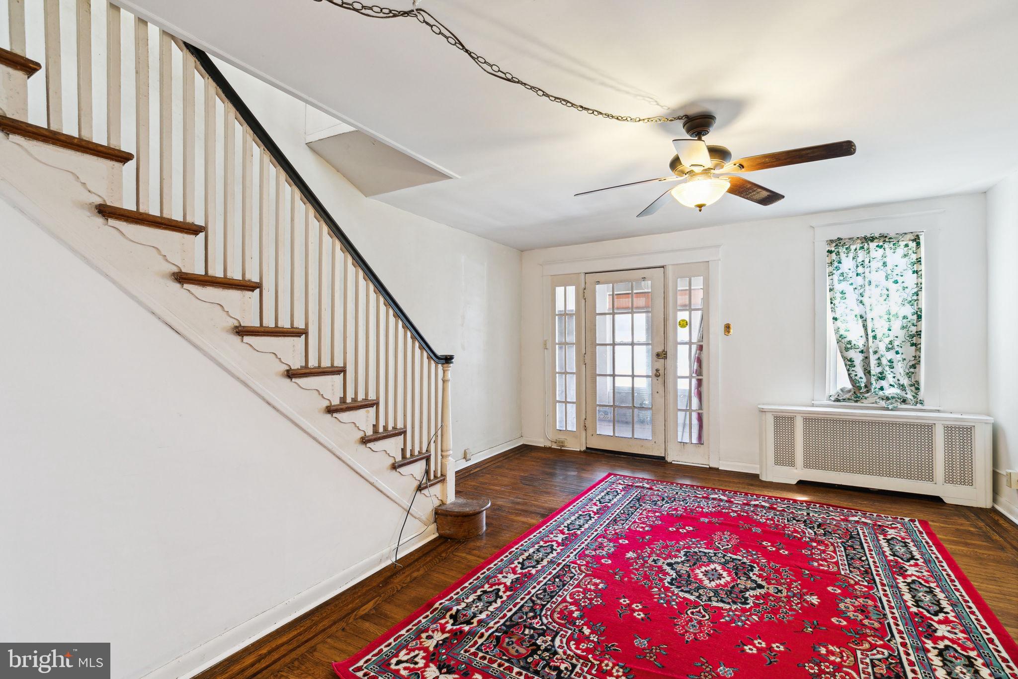 327 Avon Road Upper Darby, PA 19082 - Photo 3 of 29