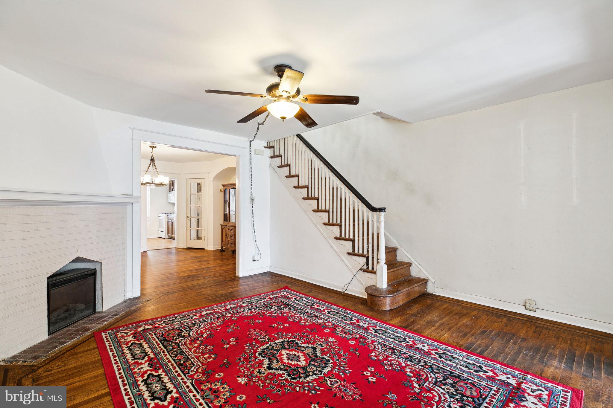 327 Avon Road Upper Darby, PA 19082 - Photo 4 of 29