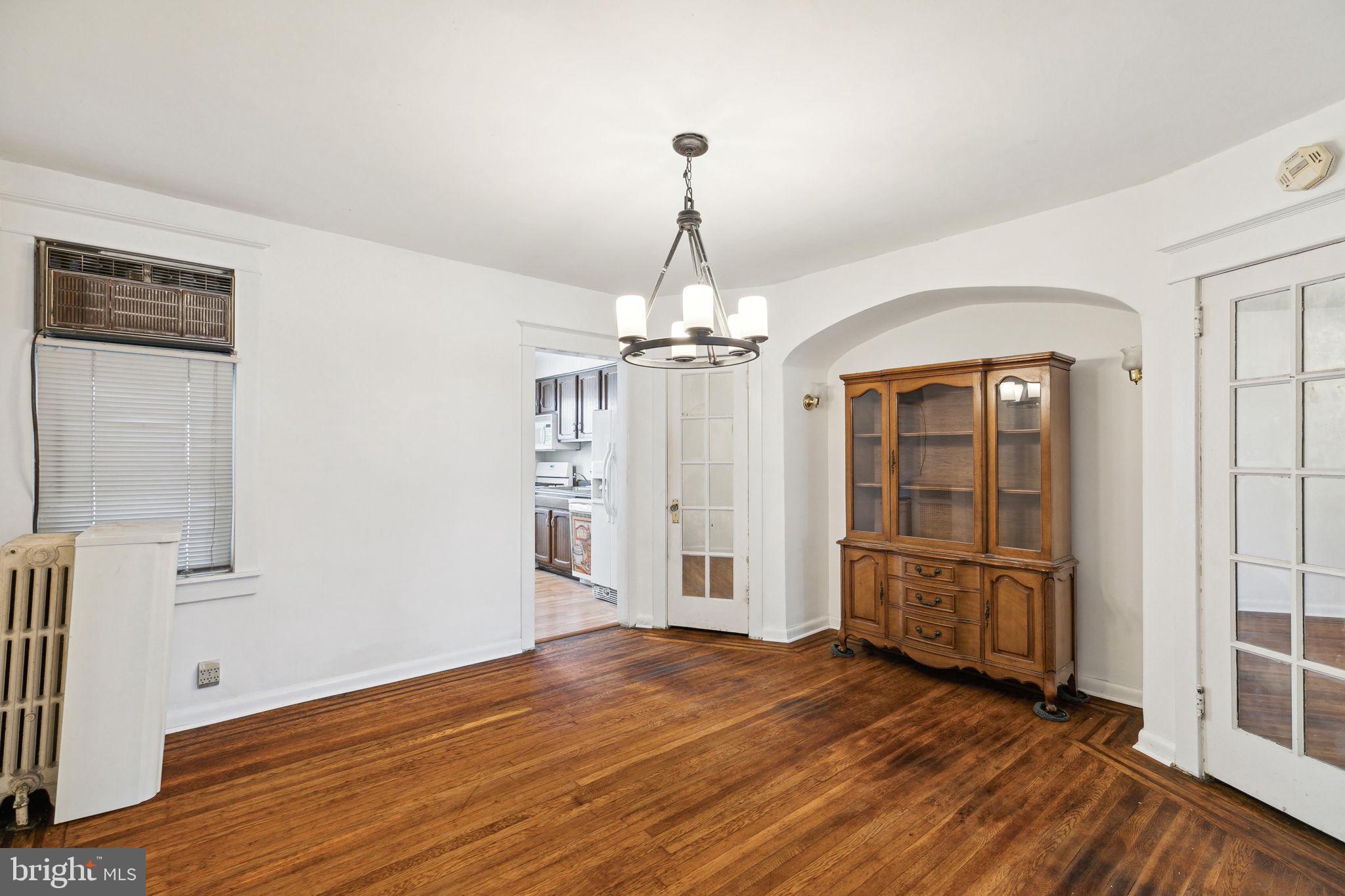 327 Avon Road Upper Darby, PA 19082 - Photo 8 of 29