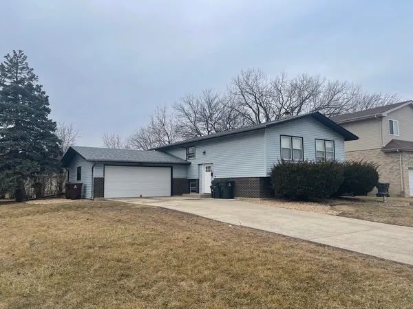 $205,000 | 18830 Cedar Avenue, Country Club Hills, IL 60478