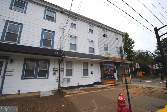 $2,350 | 229 East Broad Street, Burlington, NJ 08016