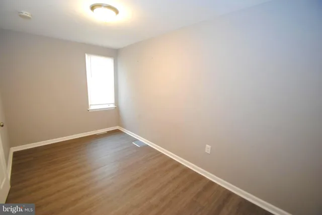 $2,350 | 229 East Broad Street, Burlington, NJ 08016