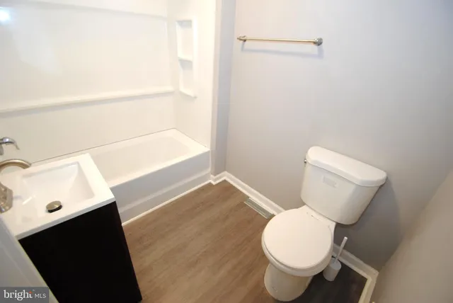 $2,350 | 229 East Broad Street, Burlington, NJ 08016