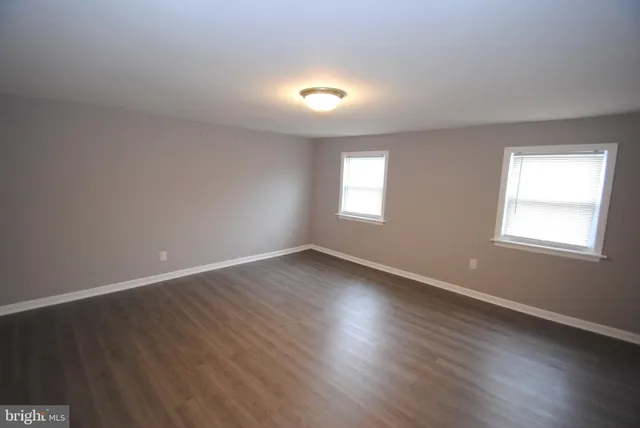 $2,350 | 229 East Broad Street, Burlington, NJ 08016