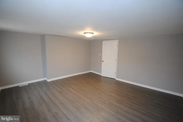 $2,350 | 229 East Broad Street, Burlington, NJ 08016