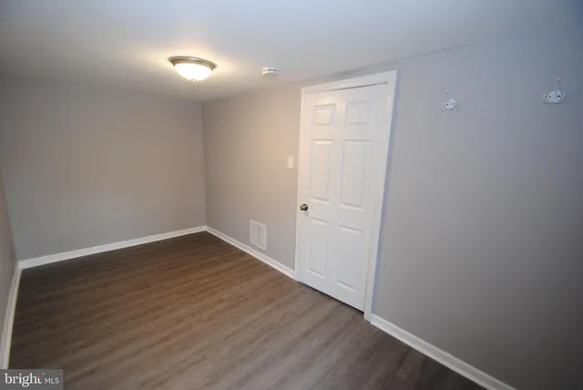 $2,350 | 229 East Broad Street, Burlington, NJ 08016