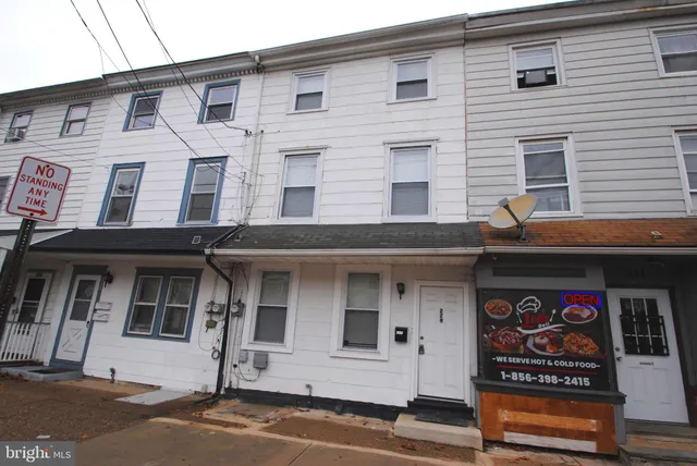 $2,350 | 229 East Broad Street, Burlington, NJ 08016