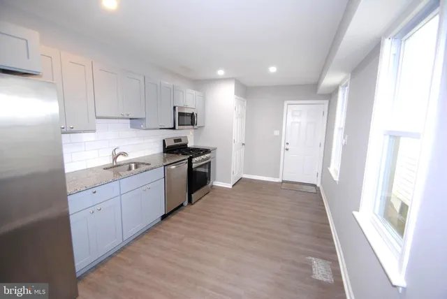 $2,350 | 229 East Broad Street, Burlington, NJ 08016