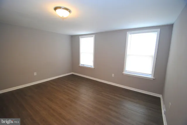 $2,350 | 229 East Broad Street, Burlington, NJ 08016