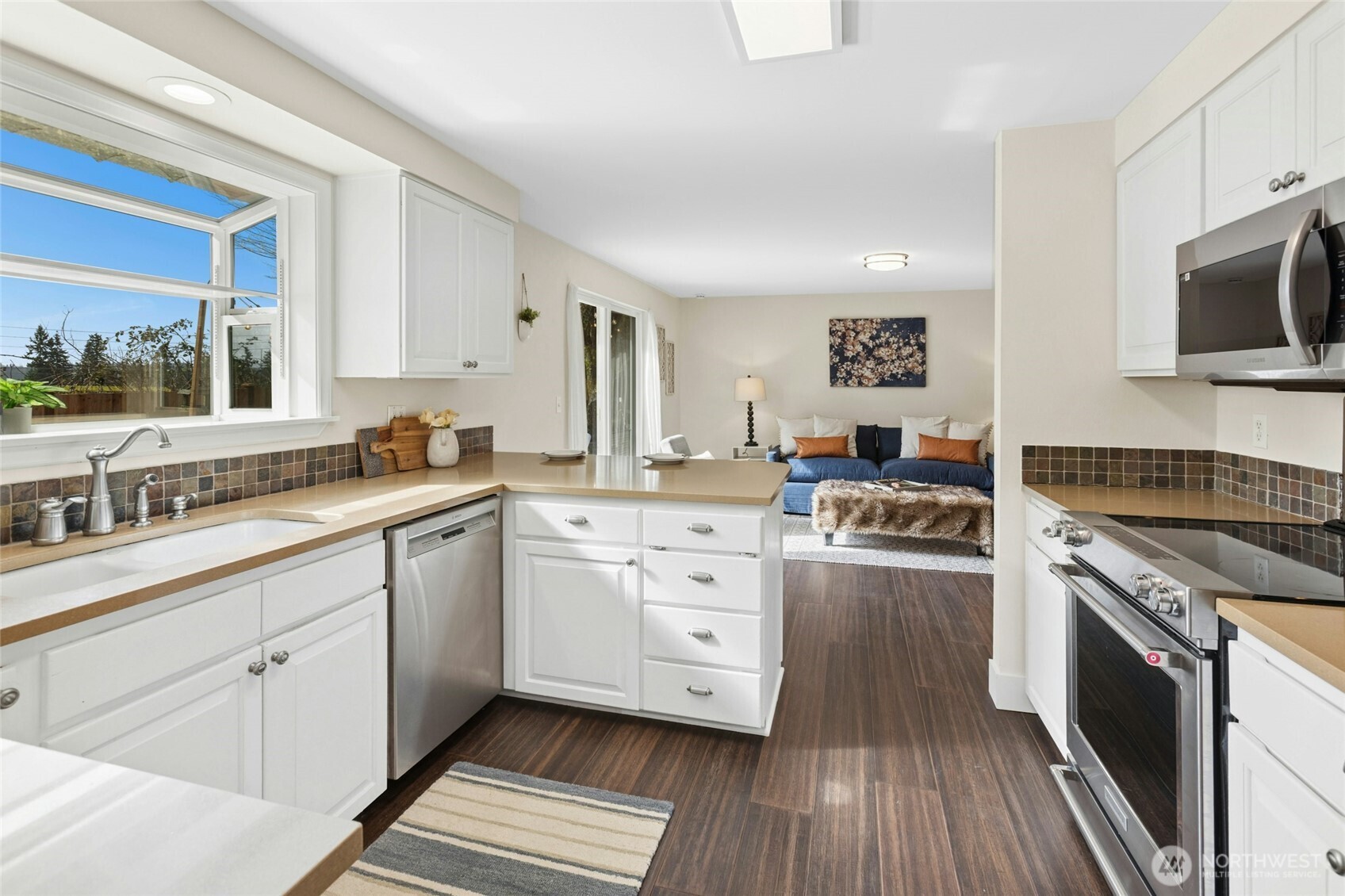 10535 Northeast 196th Street Bothell, WA 98011 - Photo 12 of 38