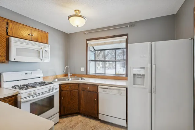 $254,900 | 4202 Sylvia Lane South, Shoreview, MN 55126