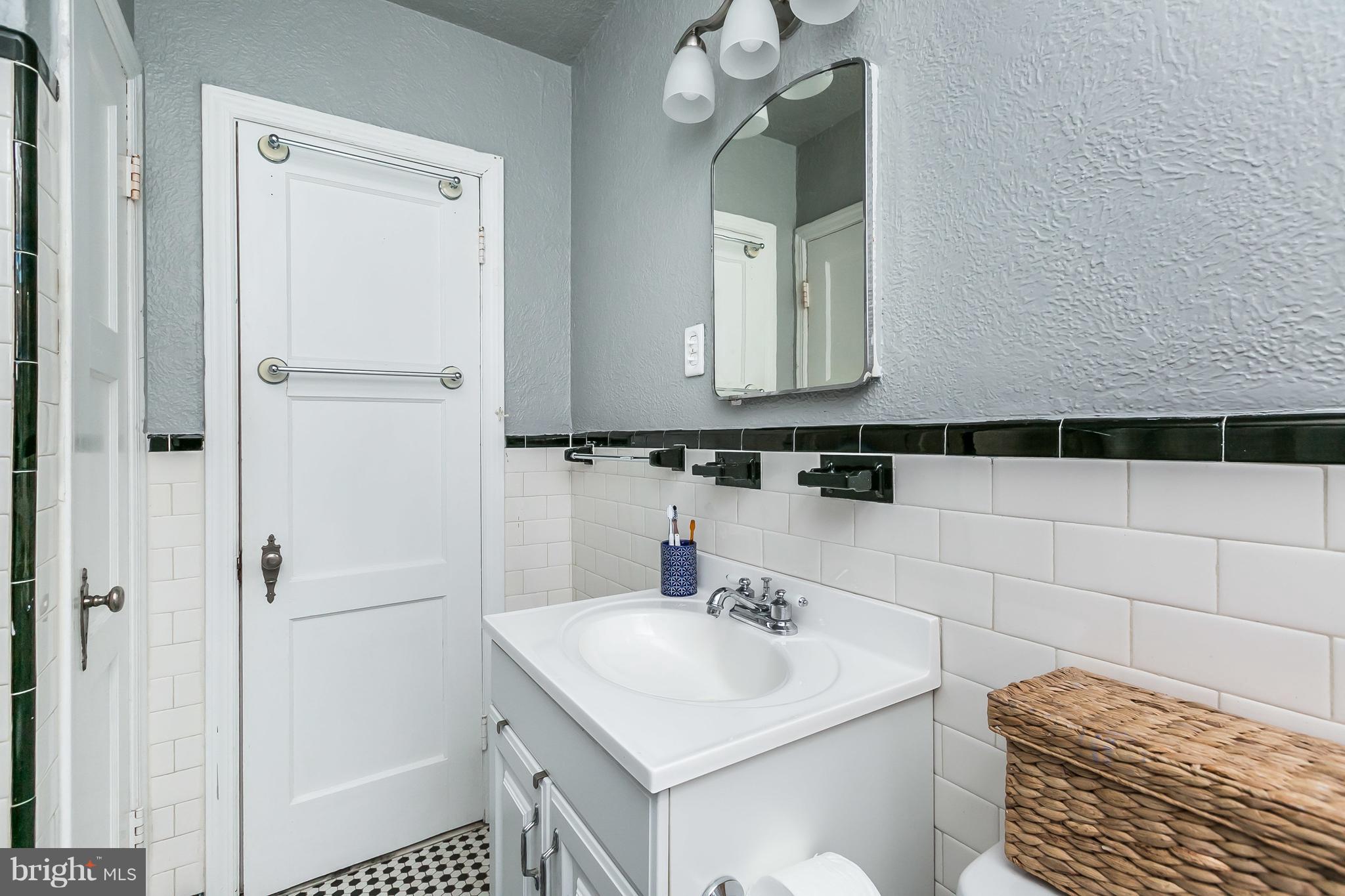 326 Overbrook Road Baltimore, MD 21212 - Photo 19 of 35 a bathroom with a sink toilet and shower