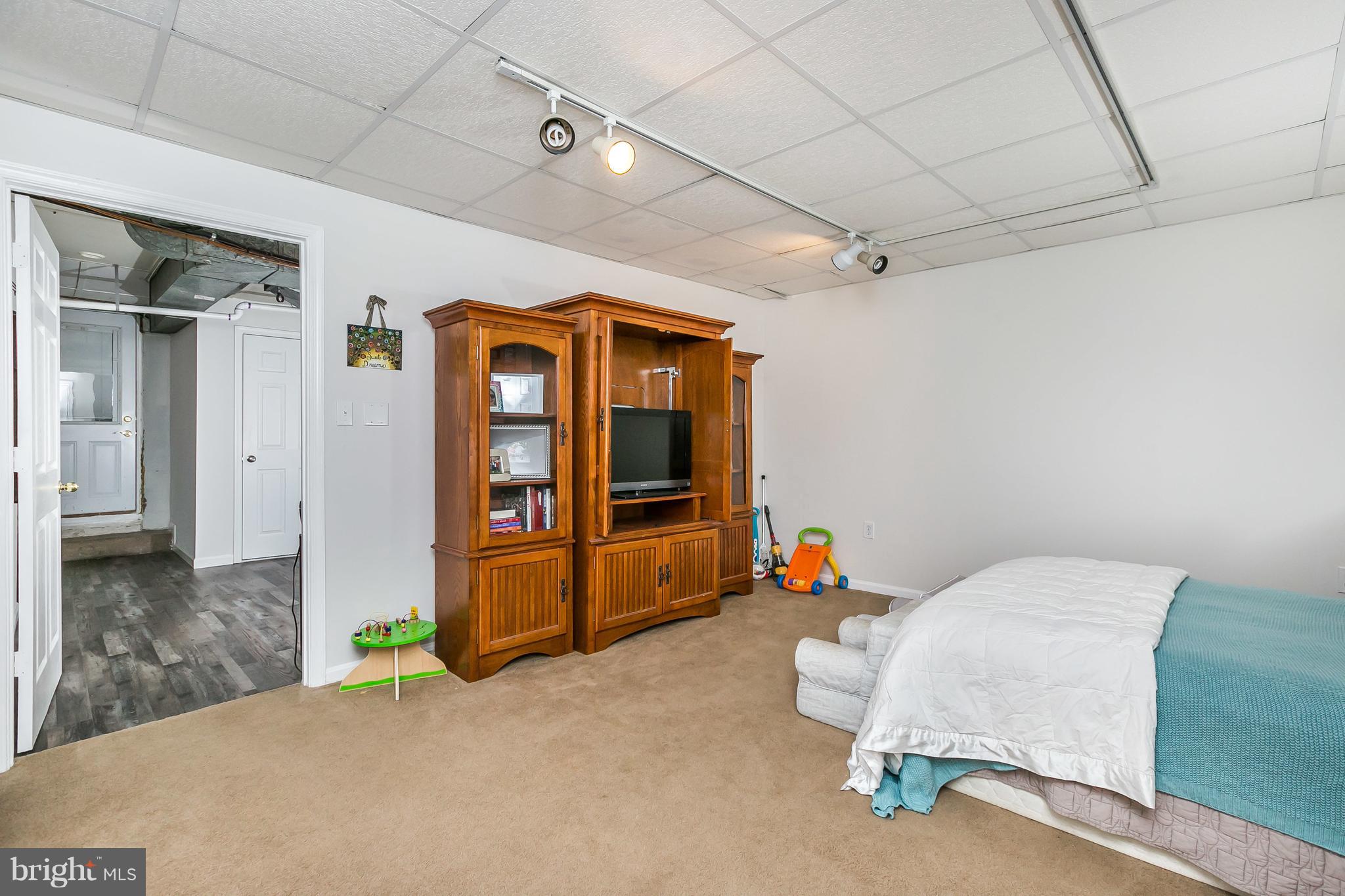 326 Overbrook Road Baltimore, MD 21212 - Photo 25 of 35 a bedroom with furniture and window