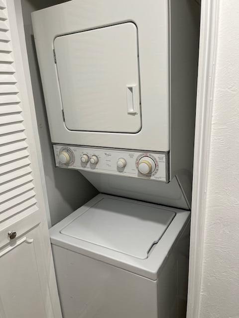 866 Southwest 9th St Circle, Unit 106 Boca Raton, FL 33486 - Photo 15 of 24 Washer/ dryer