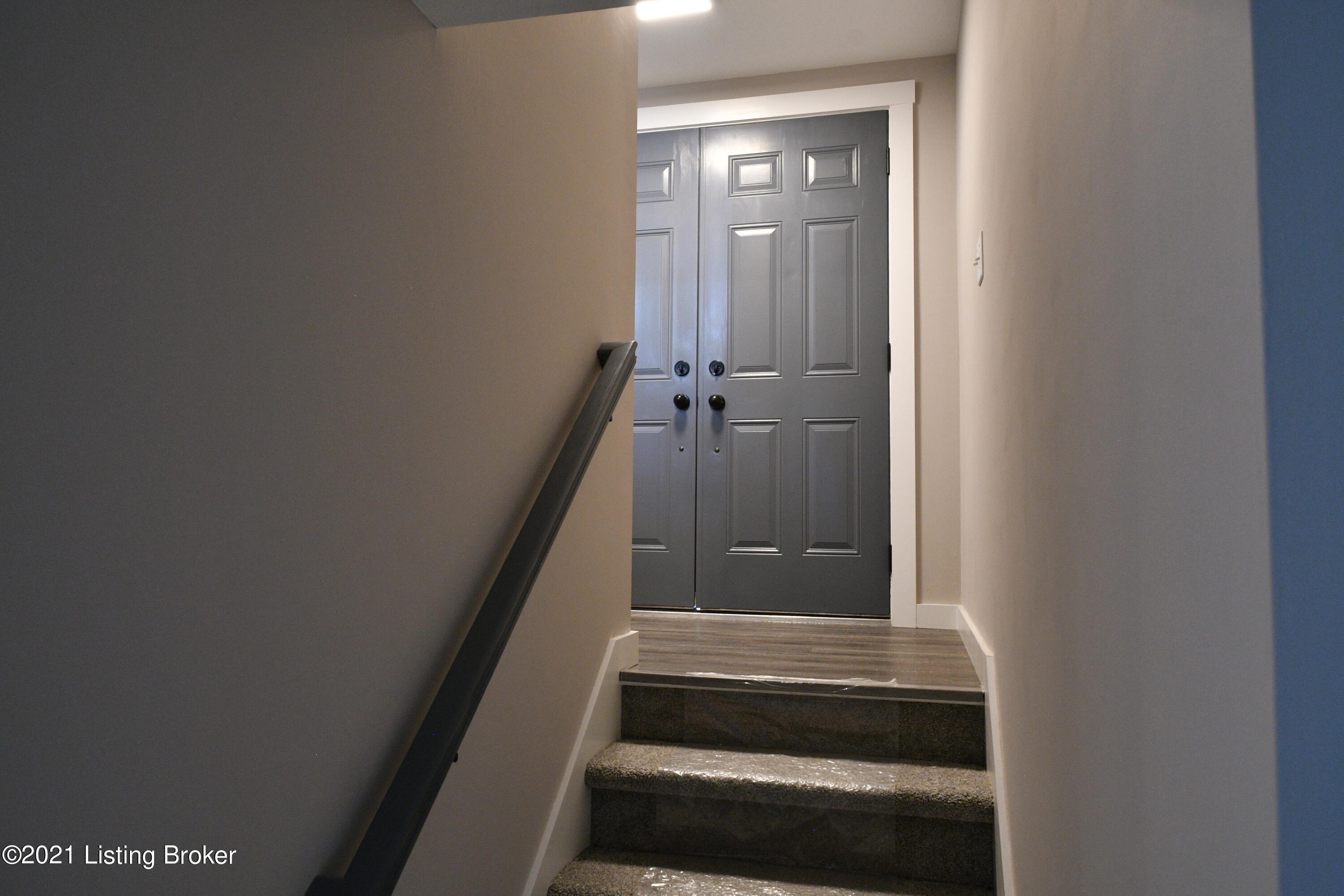 4602 Hedges Road Louisville, KY 40216 - Photo 3 of 29 DSC_2776