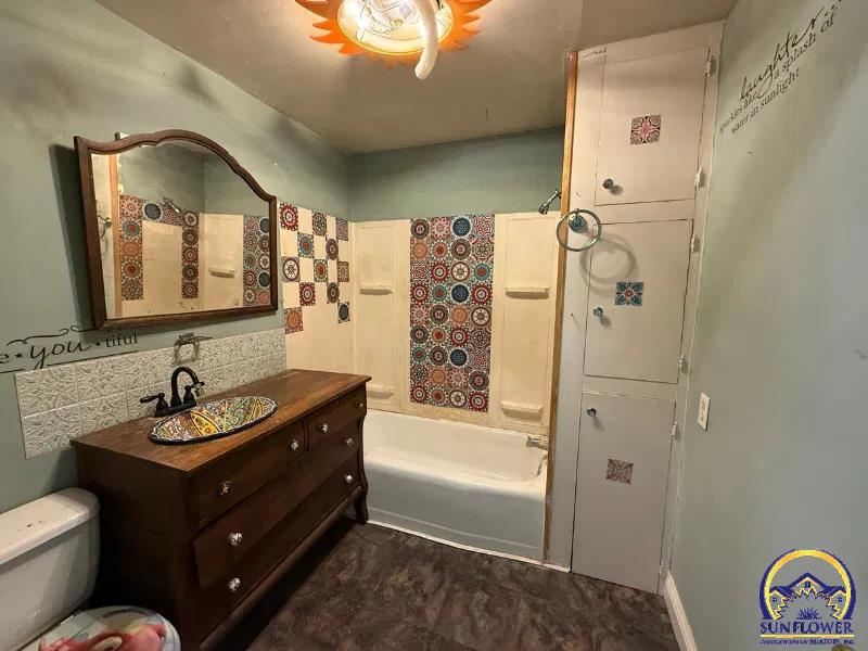 715 Shawnee Street Hiawatha, KS 66434 - Photo 5 of 11