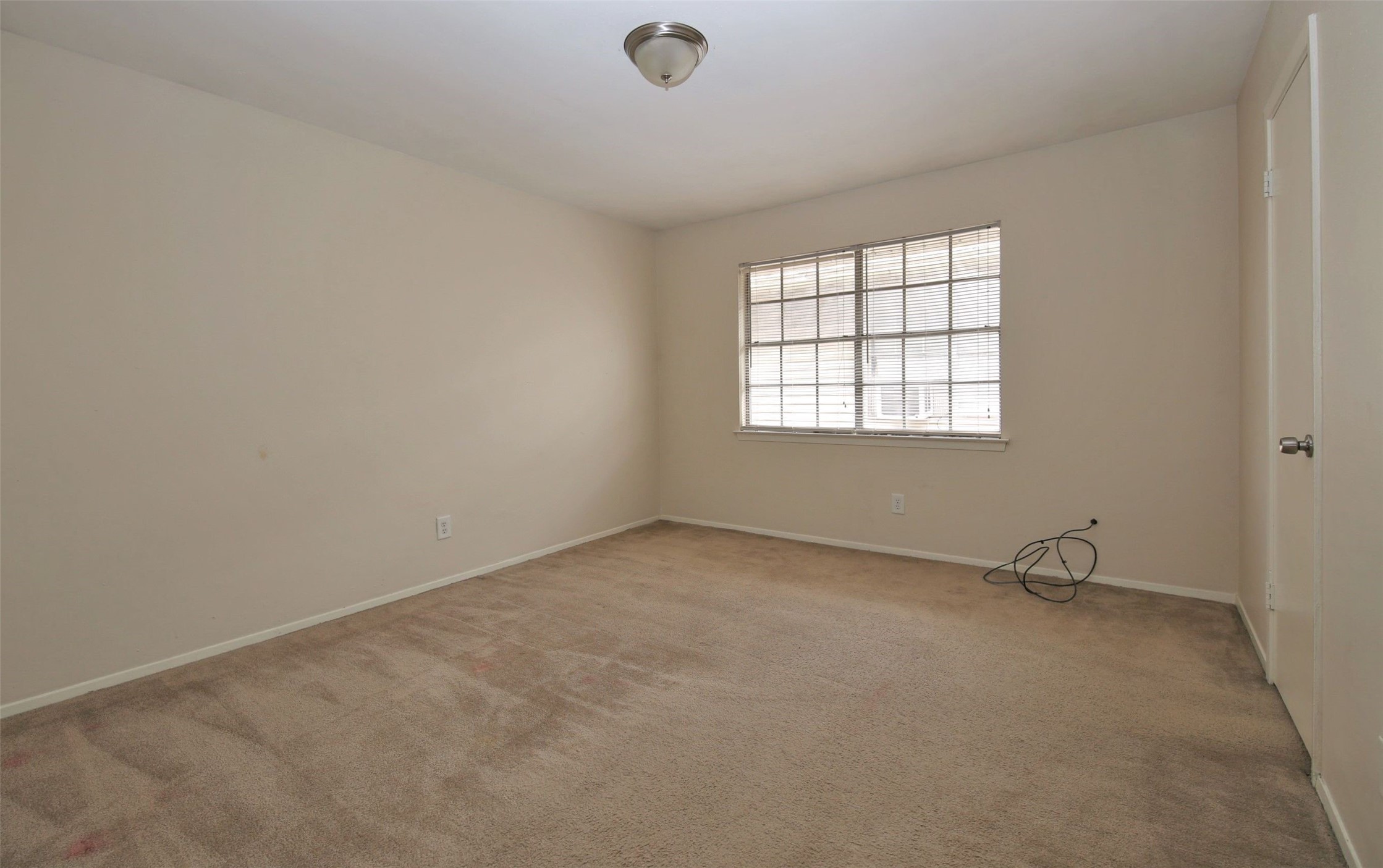 1433 Cedar Post Lane, Unit 27 Houston, TX 77055 - Photo 13 of 18 an empty room with windows