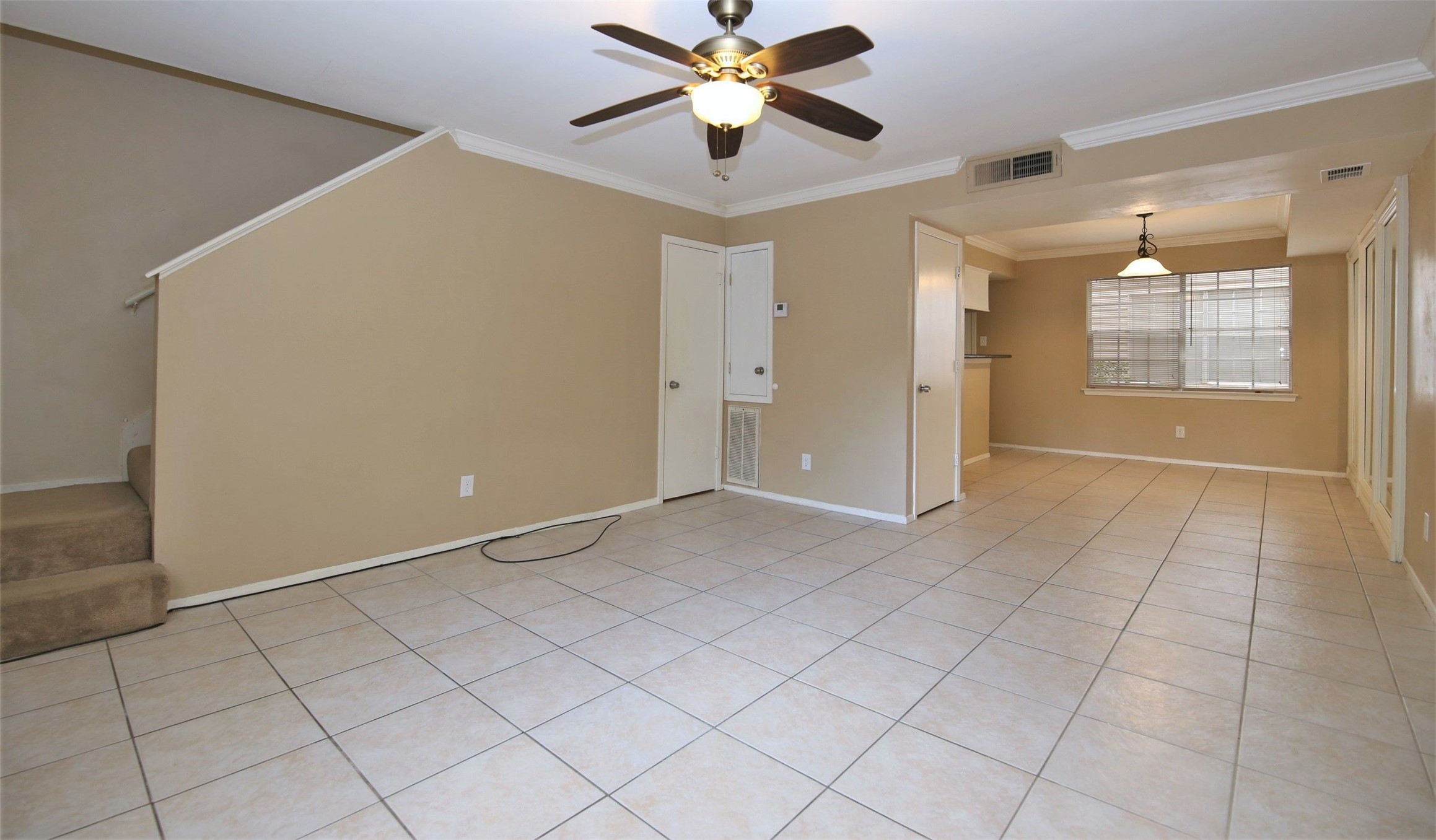 1433 Cedar Post Lane, Unit 27 Houston, TX 77055 - Photo 2 of 18 a view of empty room with window
