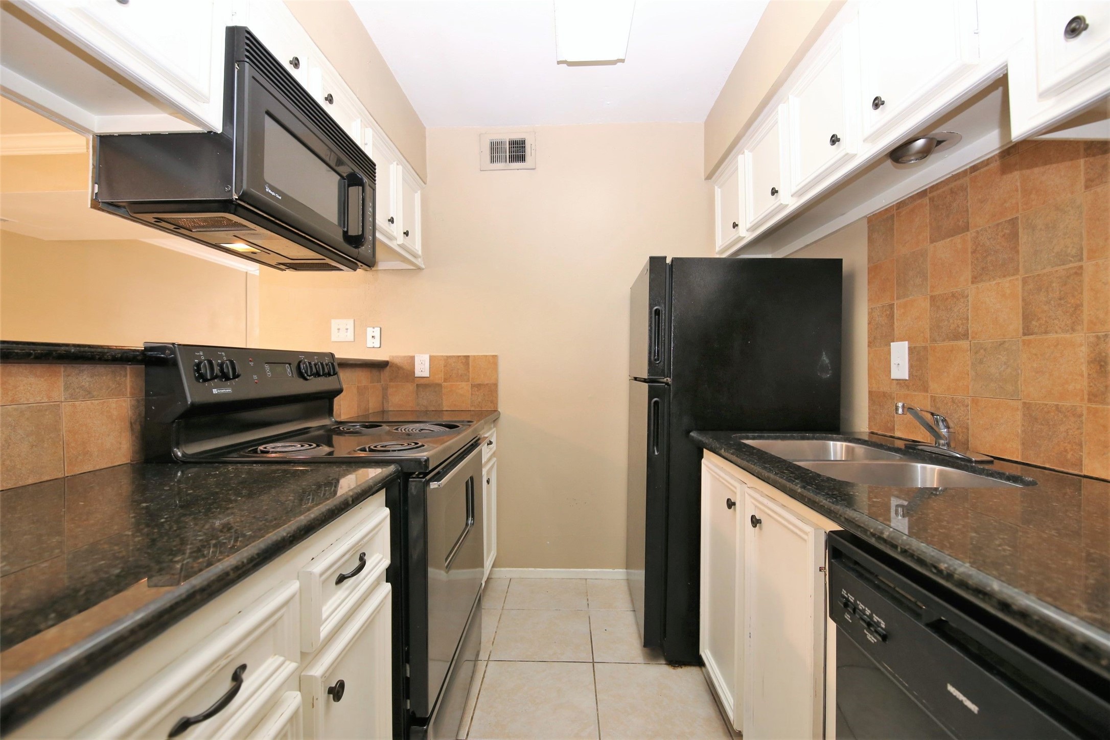 1433 Cedar Post Lane, Unit 27 Houston, TX 77055 - Photo 8 of 18 a kitchen with stainless steel appliances granite countertop a sink and a stove
