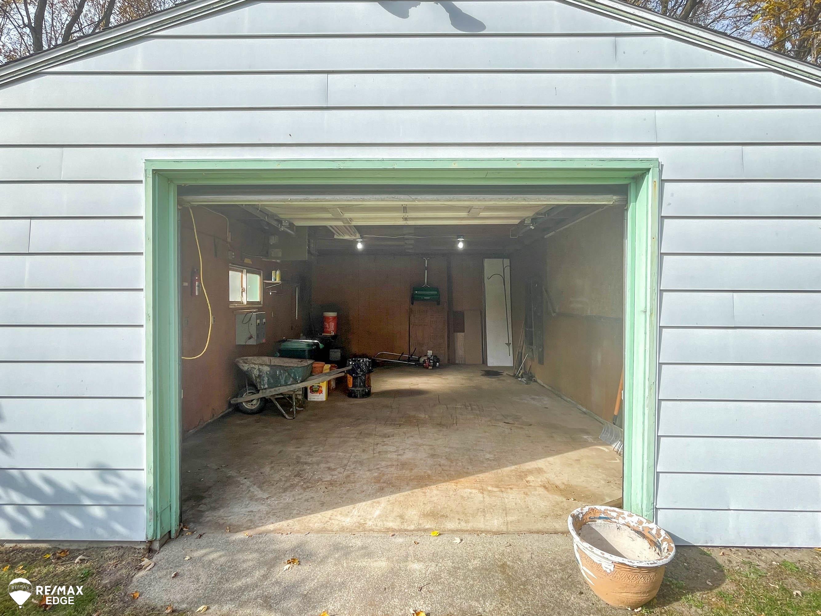 8047 North Seymour Road Flushing, MI 48433 - Photo 44 of 47 2nd Garage - Heated