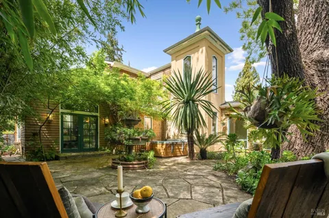 $1,425,000 | 637 5th Street East, Sonoma, CA 95476
