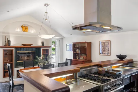 $1,425,000 | 637 5th Street East, Sonoma, CA 95476