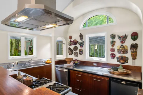 $1,425,000 | 637 5th Street East, Sonoma, CA 95476