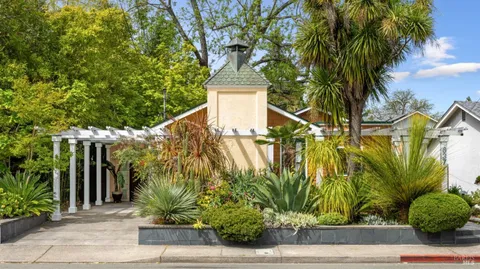 $1,425,000 | 637 5th Street East, Sonoma, CA 95476