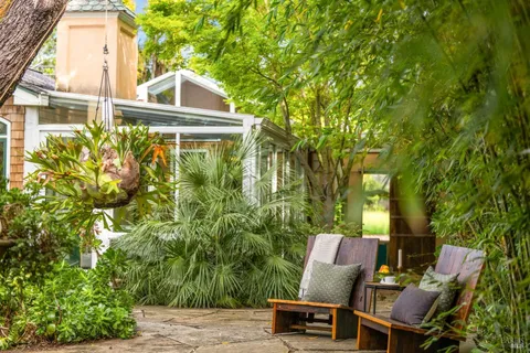 $1,425,000 | 637 5th Street East, Sonoma, CA 95476